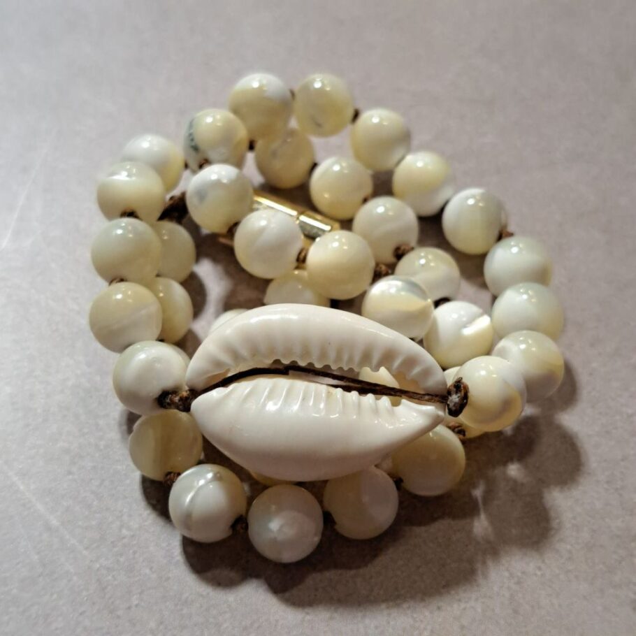 Cowrie Shell necklace 1000x